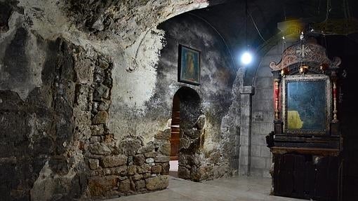 Entrada a la cueva del auténtico Santo Sepulcro