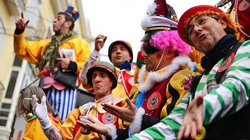 El Carnavald e Cádiz toma las calles a base de música y alegría. Fuente: andalucía.org