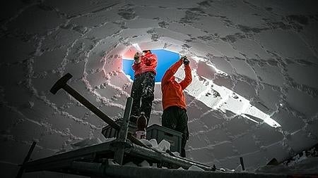 Una imagen de la construcción del iglú