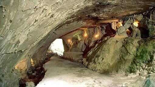 Vista exterior de la famosa cueva de Zugarramurdi