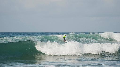 Las mejores playas para hacer surf en invierno