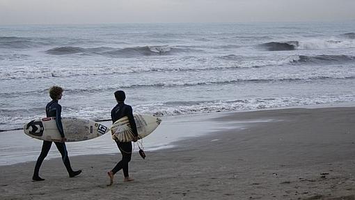 Las mejores playas para hacer surf en invierno