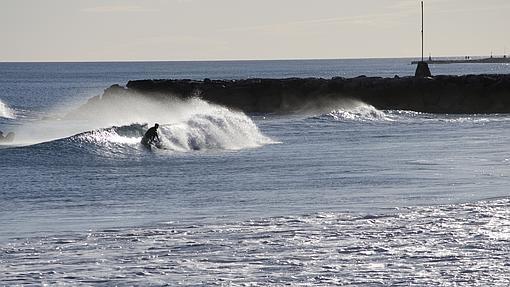 Las mejores playas para hacer surf en invierno