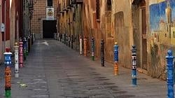 Bolardos en la calle de los Pilones, en Tarragona