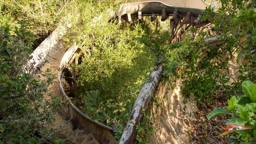 Uno de los toboganes abandonados en River Country