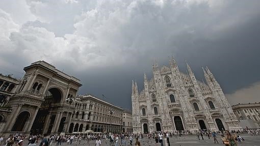 Una vista de la Plaza de Duomo de Milán