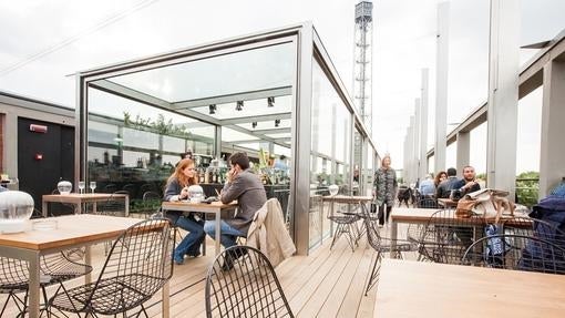 Terraza del restaurante Osteria, en Milán