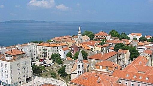 Vista del centro histórico de Zadar desde el campanario de la Catedral de St. Stošija