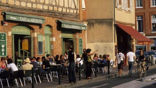 Terraza del café des Artistes en la plaza de la Daurade