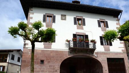 Casa de la familia de Amaia Salazar en la novela