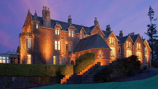 Vista nocturna del hotel Cromlix