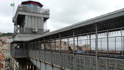 Elevador de Santa Justa, une los barrios de la Baixa Pompalina y el Chiado