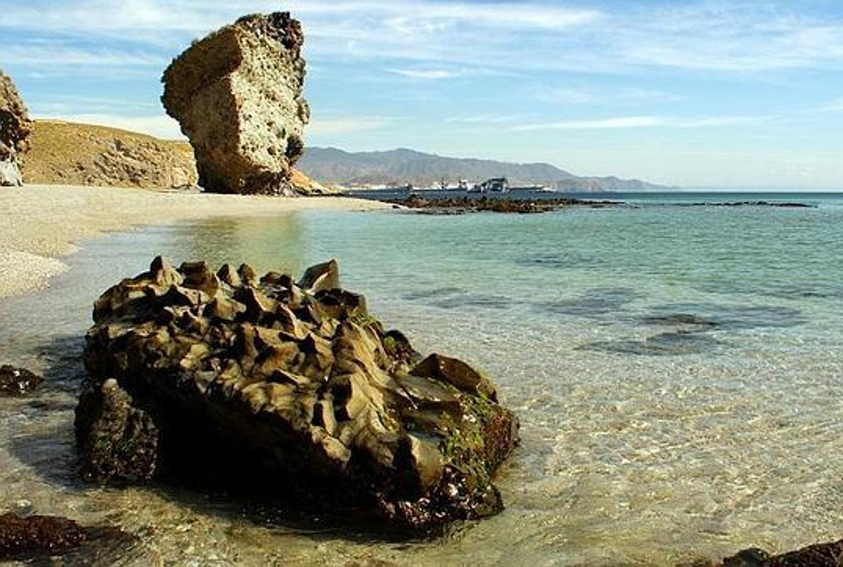 Formaciones rocosas en al Playa de Los Muertos