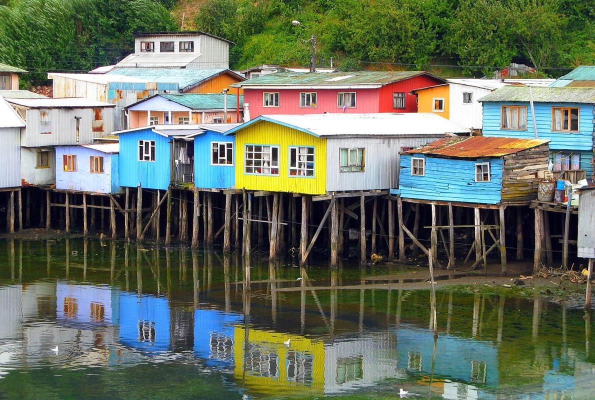 Ciudad de Castro en lago Chiloé, Chile