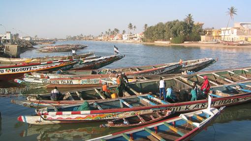 Piragüas usadas para transporte, pesca y turismo