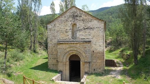 La entrada principal de San Adrián, bajo el nivel del suelo