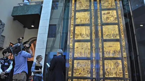 Una imagen de la inaguración en 2012 de la restaurada Puerta del Paraíso, creada por el escultor, orfebre y arquitecto Lorenzo Ghiberti hace cerca de seis siglos