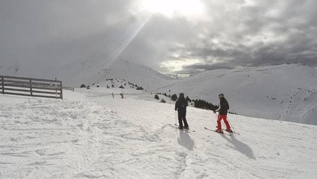 Aramón empieza la temporada con 80.000 esquiadores