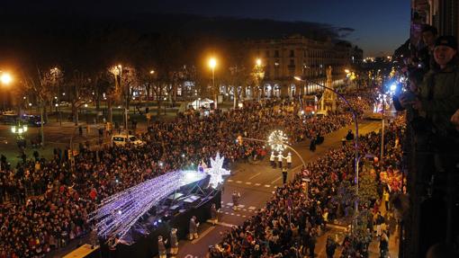 La cabalgata de los Reyes Magos recorre el centro de Barcelona, en la edición de 2016