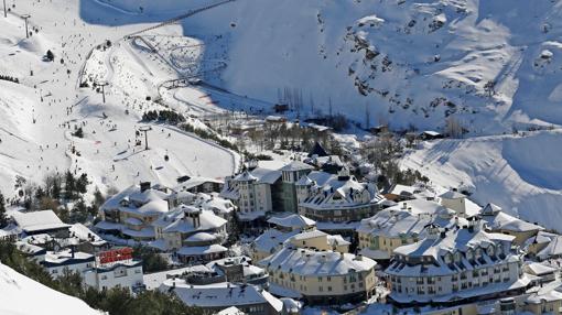 Vista aérea de la estación de Sierra Nevada. Fuente: sierranevada.es