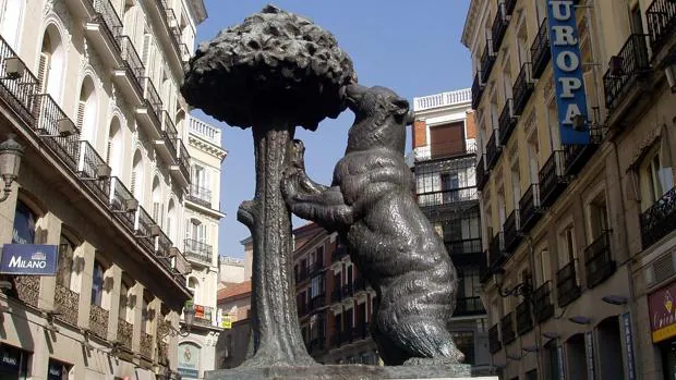 Estatua del Oso y el Madroño, en la Puerta del Sol de madrid