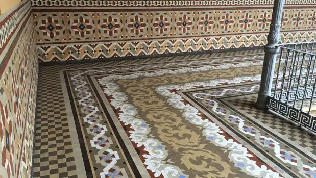 Detalle de un piso decorado con cerámica Nolla