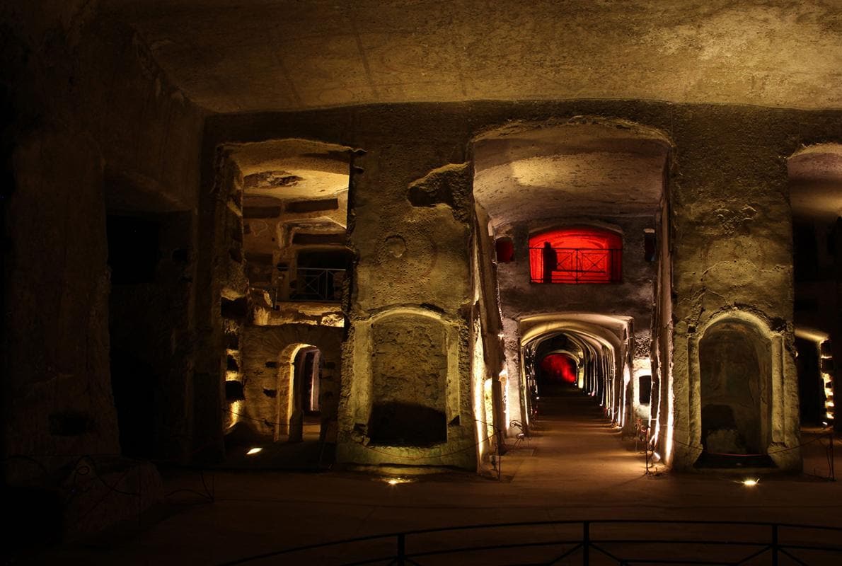 Catacumbas de San Gennaro, centros subterráneos de enterramientos paleocristianoramientos en Nápoles