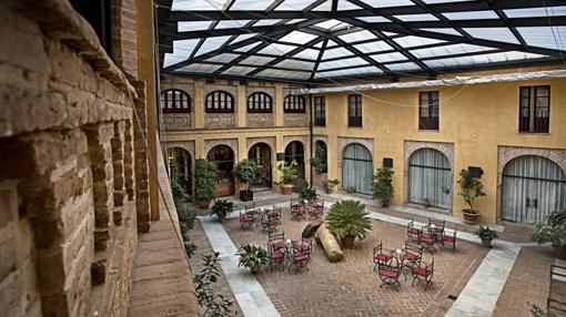 Imagen del patio mudéjar del Hotel Alcázar de la Reina. Fuente: alcazar-reina.es