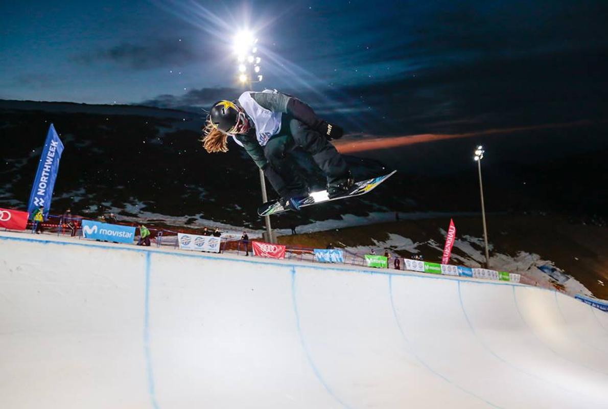 Prueba nocturna del Campeonato de Snowboard y Freestyle 2017. Fuente: sierranevada2017.es