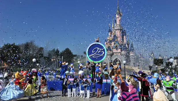 Ceremonia de inicio de las celebraciones por el 25 aniversario de Disneyland París