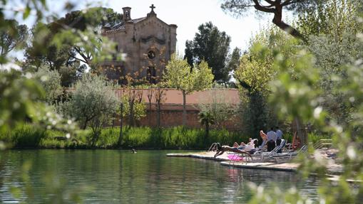 Lago termal de Termas Pallarés