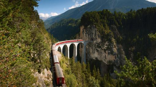 El espectacular trazado del ferrocarril rético de Albula-Bernina