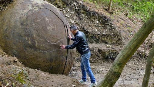 Una imagen de la piedra colgada en Facebook por el polémico «arqueólogo» Semir Osmanagic