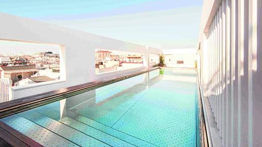 Piscina del hotel Mercer, en Sevilla