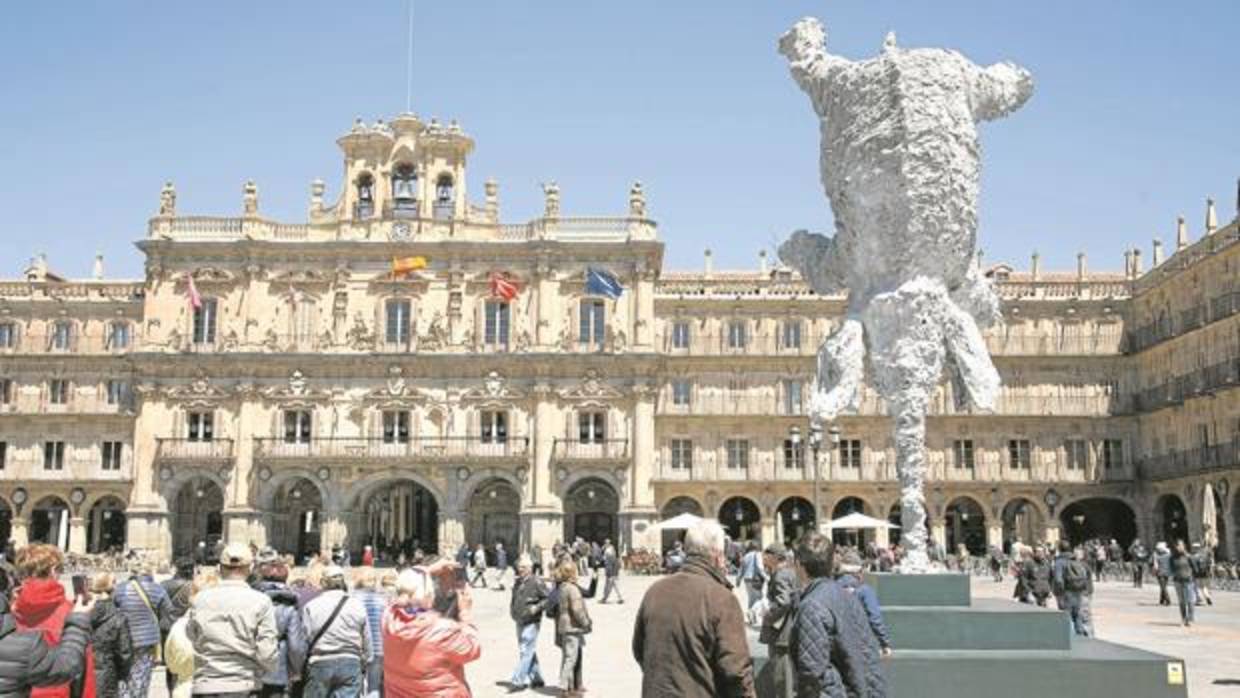 El «Gran Elefantdret» de Barceló en la Plaza Mayor salmantina