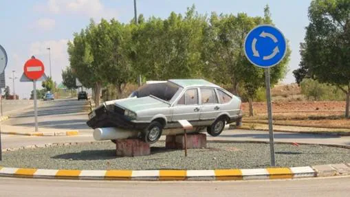 Rotonda del coche partido, en Murcia