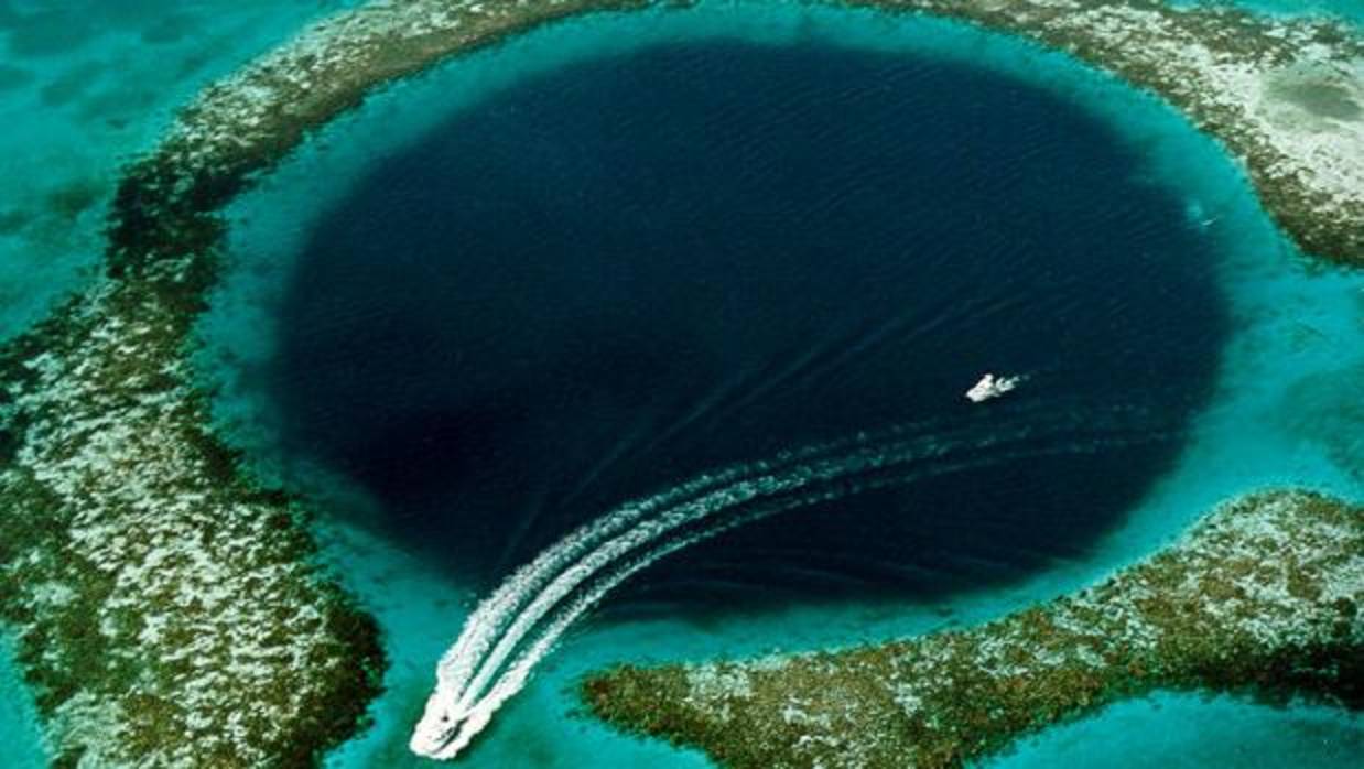 Vista aérea de «Blue Hole» en Belice