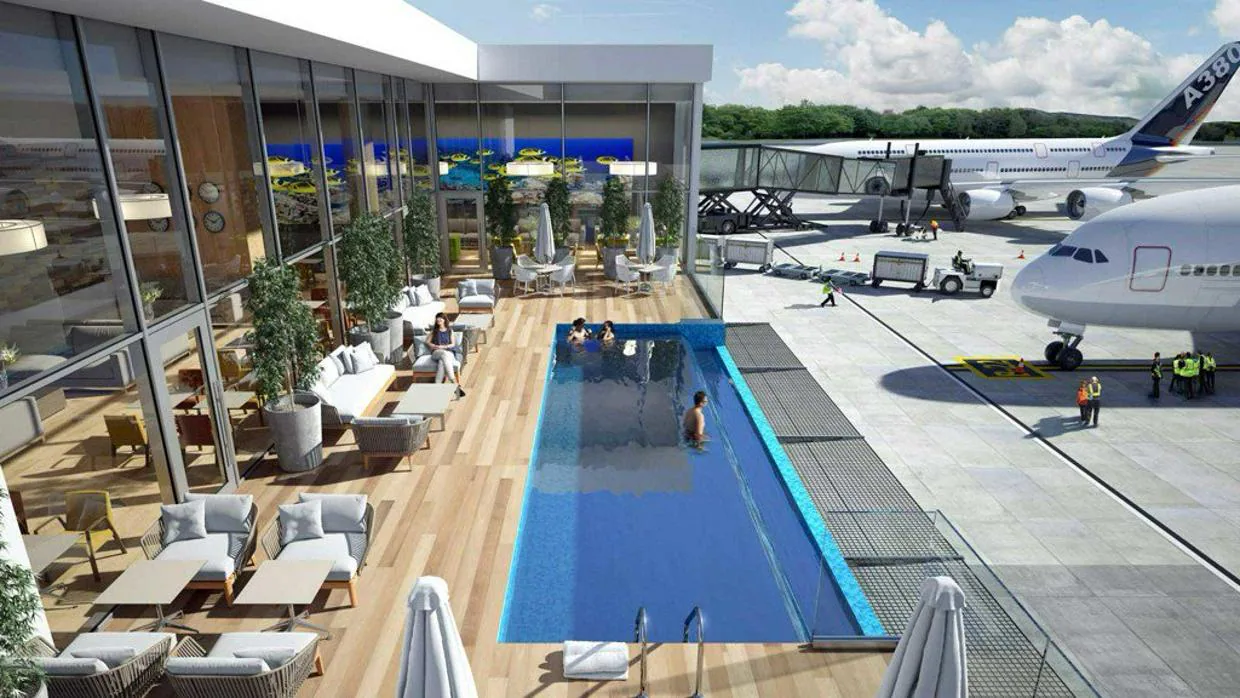 Una piscina en la pista del aeropuerto de Punta Cana