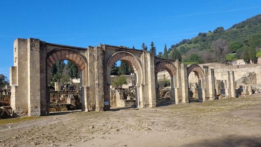 El Gran Pórtico de Medina Azahara, a unos 8 km en las afueras de Córdoba