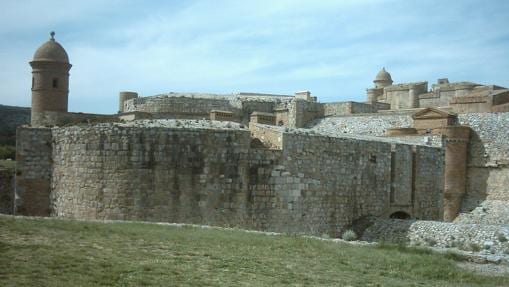 El castillo de Salses, hoy Museo de Historia de Salses, se encuentra al norte de la villa de Salses, al pie de los Corbières