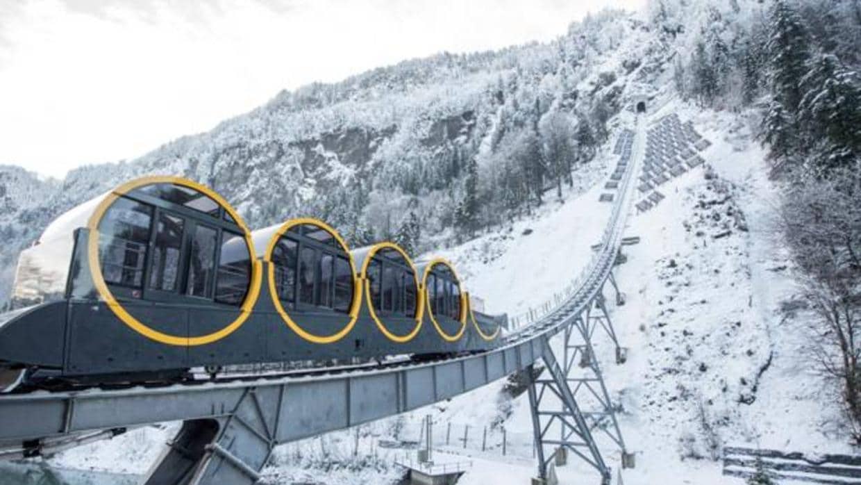 El nuevo funicular más empinado en el mundo, el Stoos Bahn