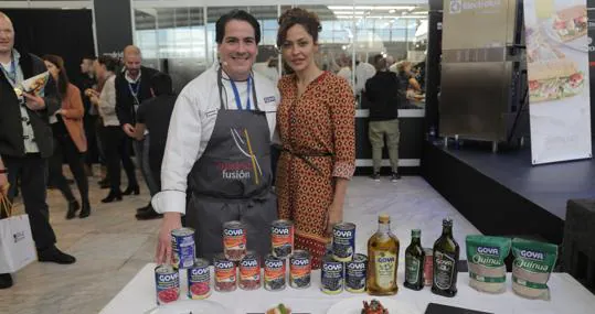 Fernando Desa, Chef ejecutivo de GOYA Foods y Patricia Pérez, presentadora de la exposición