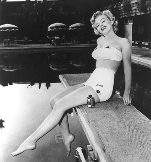 Marilyn Monroe, en la piscina del Roosevelt Hotel