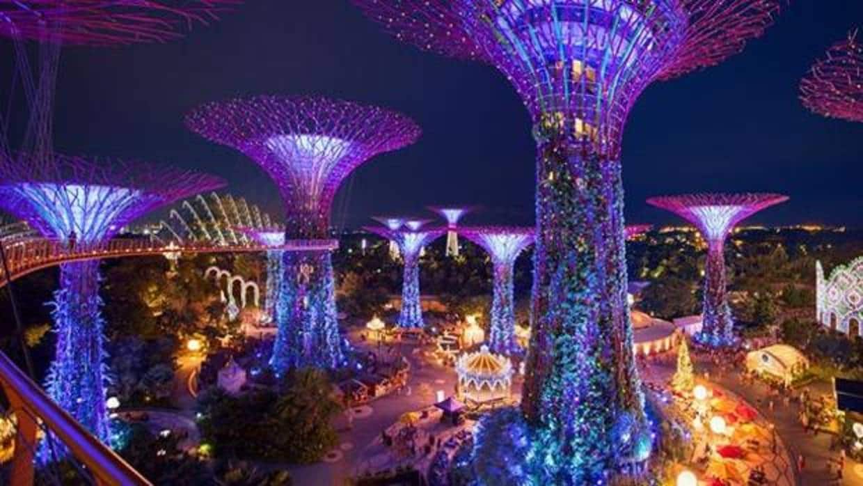 Imagen de los gigantescos árboles artificiales de Gardens by the Bay, en Singapur