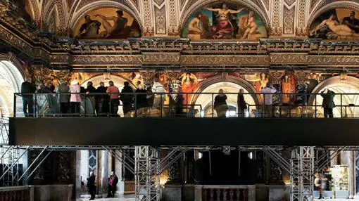Puente interior para ver la obra de Klimt