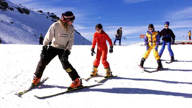 Sierra Nevada para principiantes: consejos para no arruinar el primer contacto con el esquí