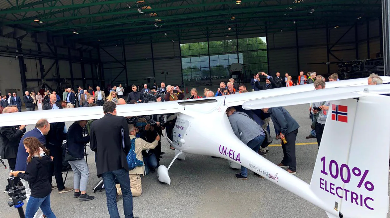 La aeronave, que únicamente emplea energía eléctrica, fue presentada el pasado lunes en la capital noruega