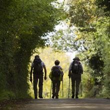 Tres caminantes en Villaviciosa