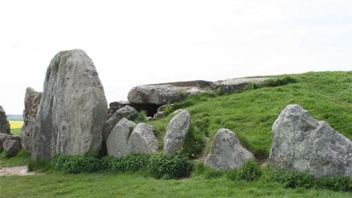 El túmulo de West Kennet, parte del conjunto megalítico de Stonehenge y Avebury