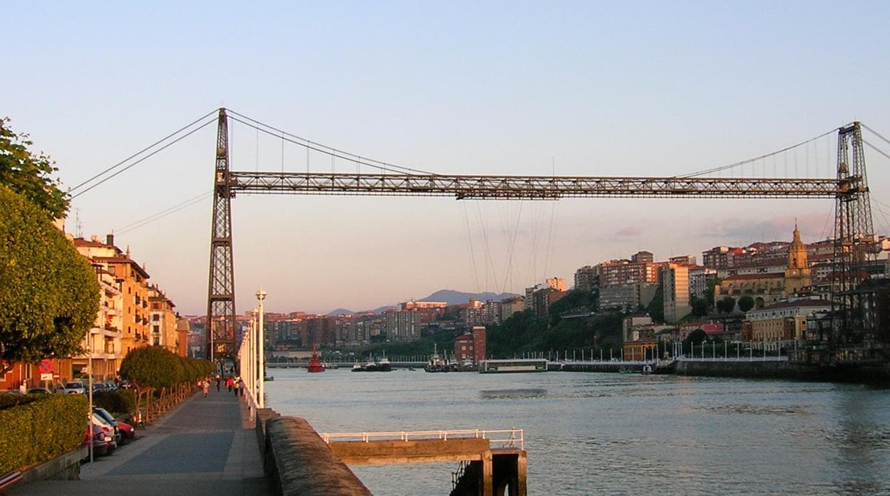El primer puente transbordador fue diseñado por el arquitecto e ingeniero español Alberto de Palacio